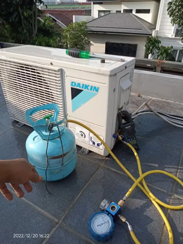 Jasa service cuci AC service kulkas bongkar pasang AC bergaransi