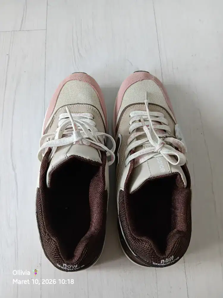 Sepatu wanita merek new balance