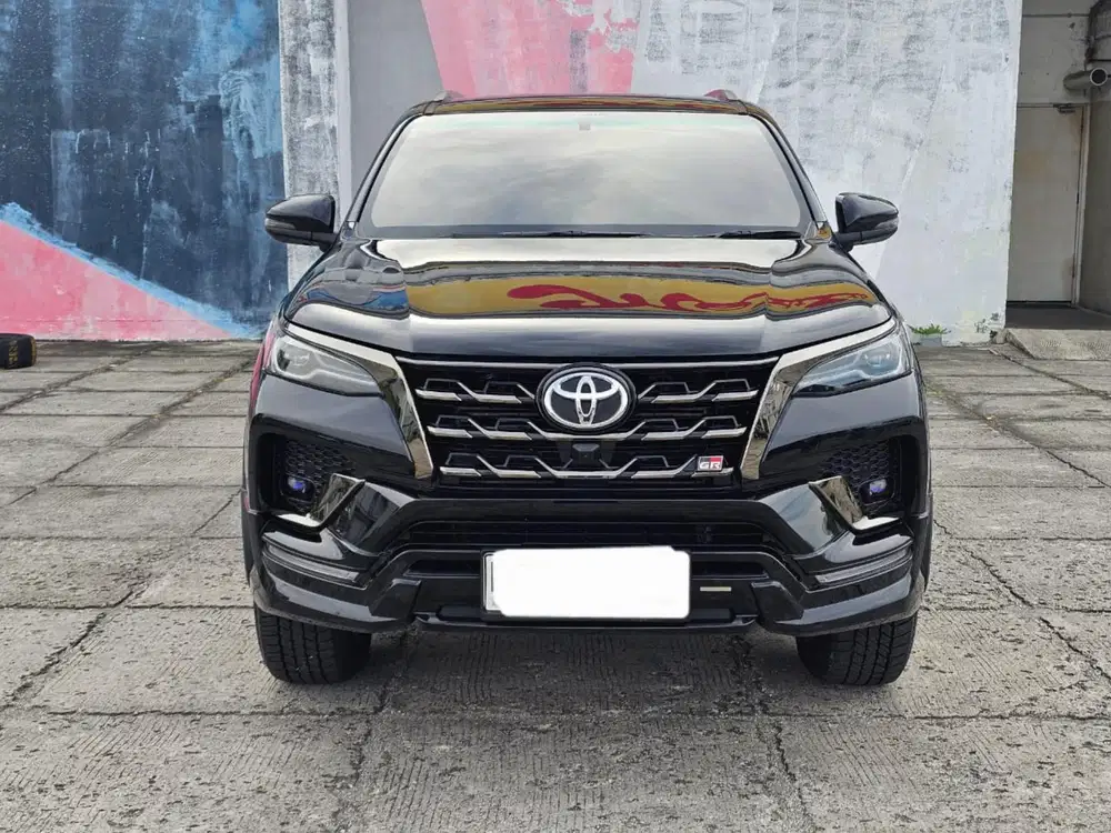 Km 14 rb fortuner gr sport tetradrive 4x4 at diesel 2023 hitam
