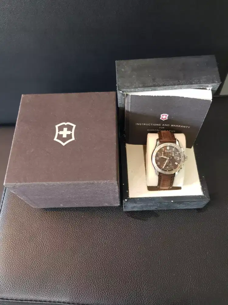 Jam tangan vitorinox