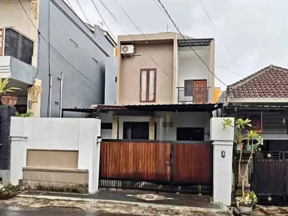 Di jual rumah 2 lantai MAsih terawat baik dan siap huni