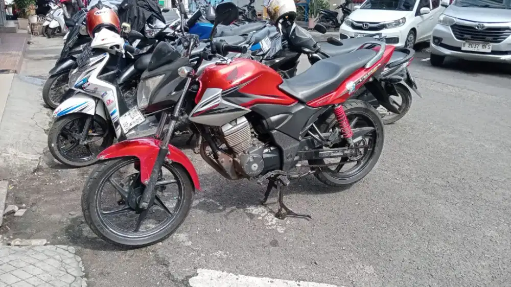 Honda verza merah