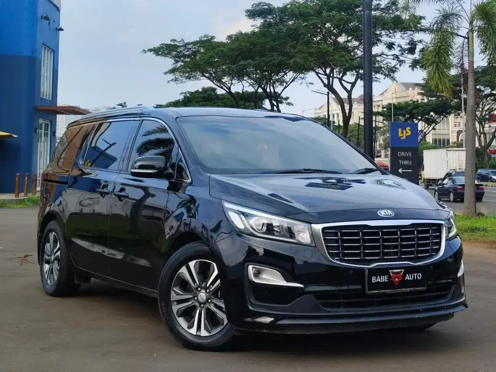KIA GRAND SEDONA 2.2 crdi DIESEL 2018 HITAM BERGARANSI