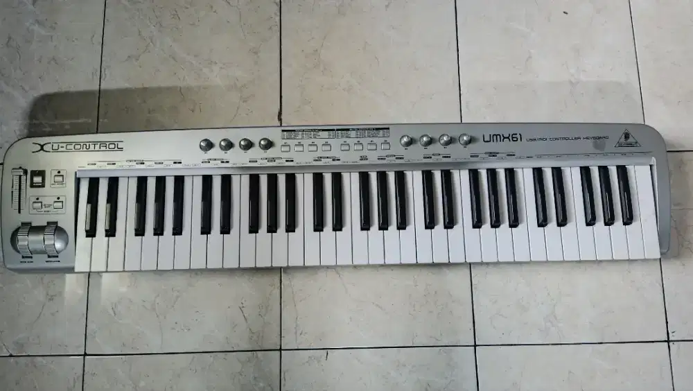 Jual behringer UMX61 midi controller