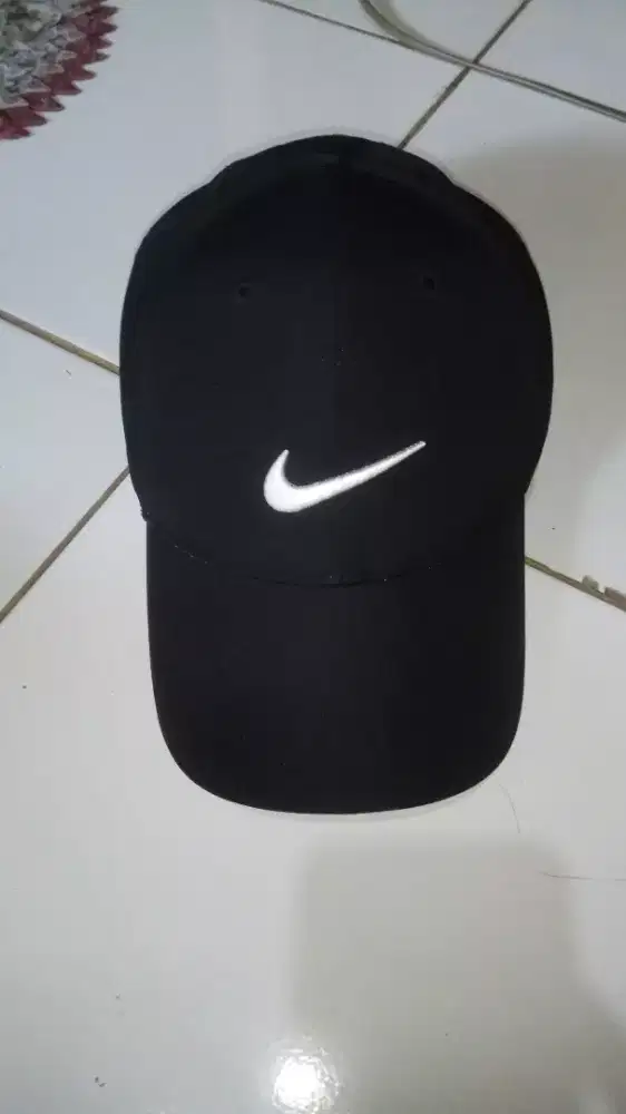 Topi Nike Original 98% masih seperti baru.
