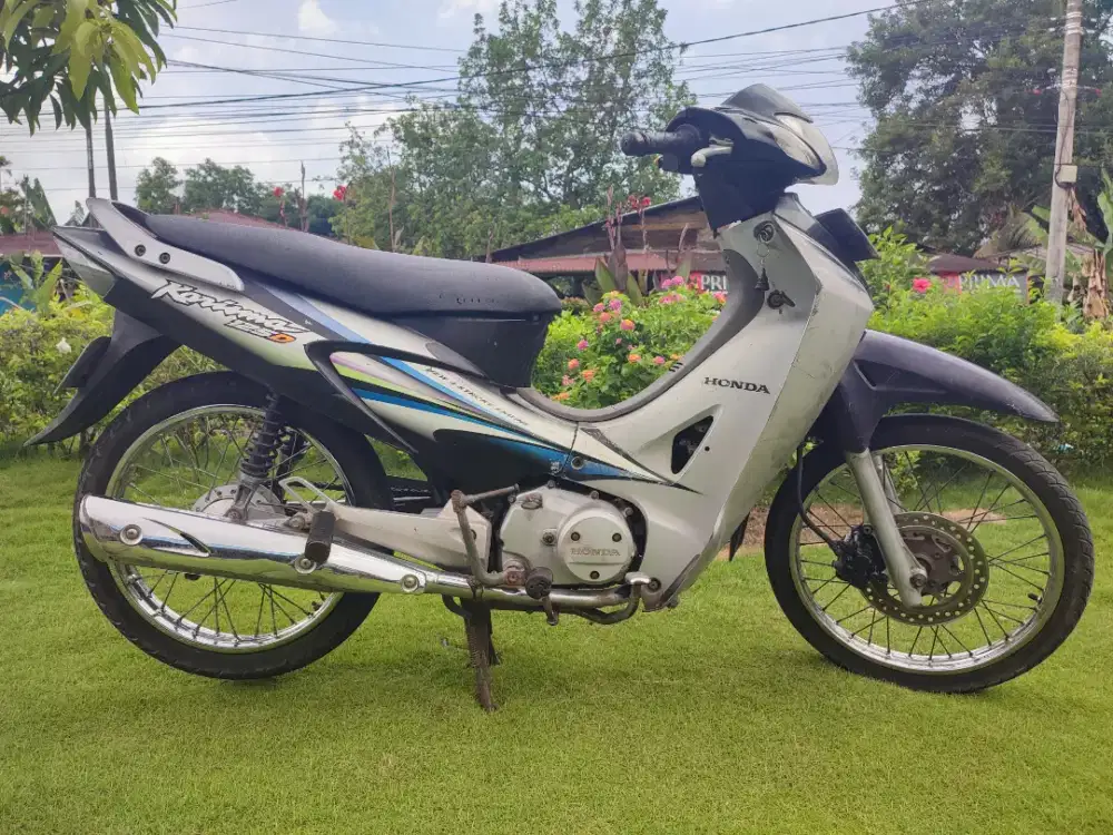 Motor kharisma 2003