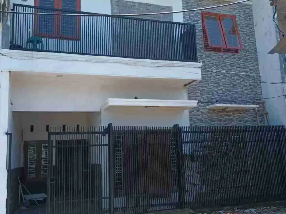 Dijual rumah 2 lantai Dekat Fly Over Juanda.
