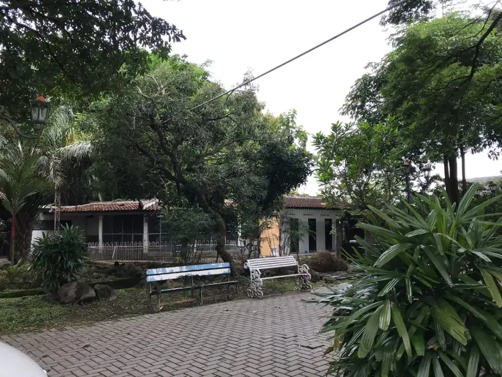 DIJUAL TANAH BESERTA BANGUNAN DEKAT NDALEM KOPI KARANGANYAR