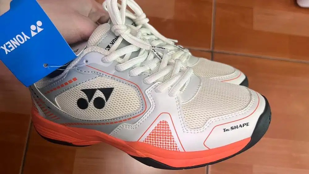 Sepatu yonex mach 2 jr wanita