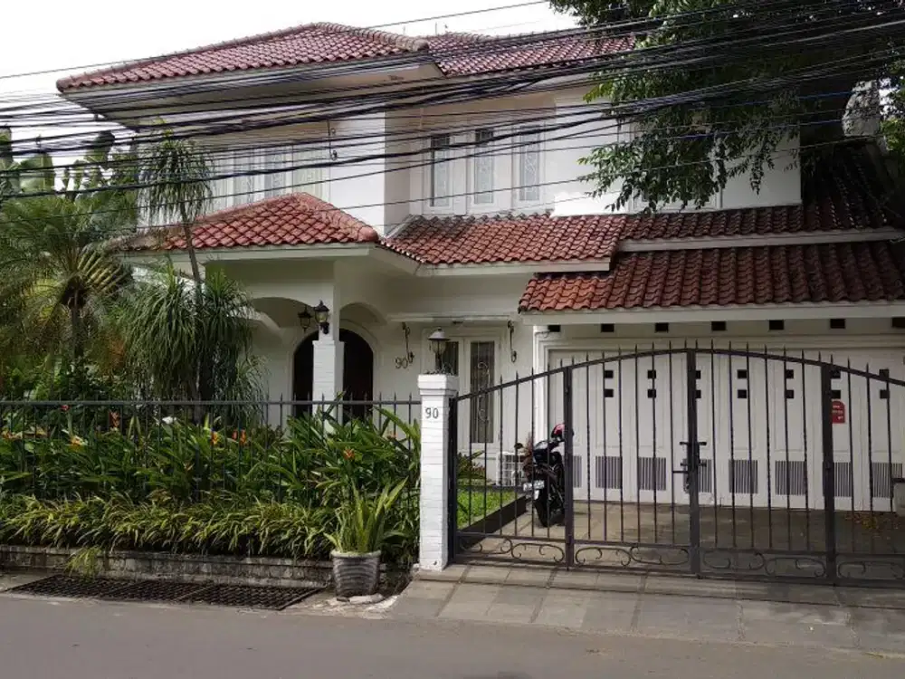 Disewakan Rumah Luxury Palmerah – Lahan 500 m², Kolam Renang Pribadi