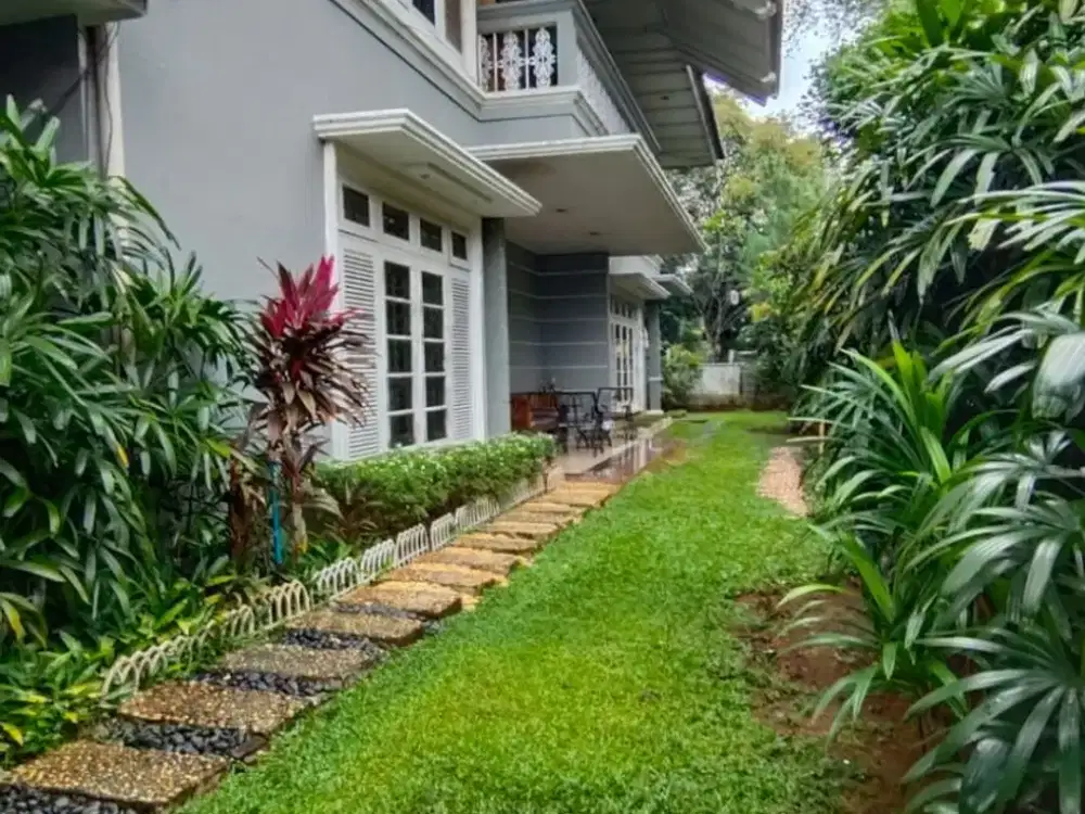 Rumah Pulomas Standar Siap[ Huni 2 Lantai Dijual Cepat