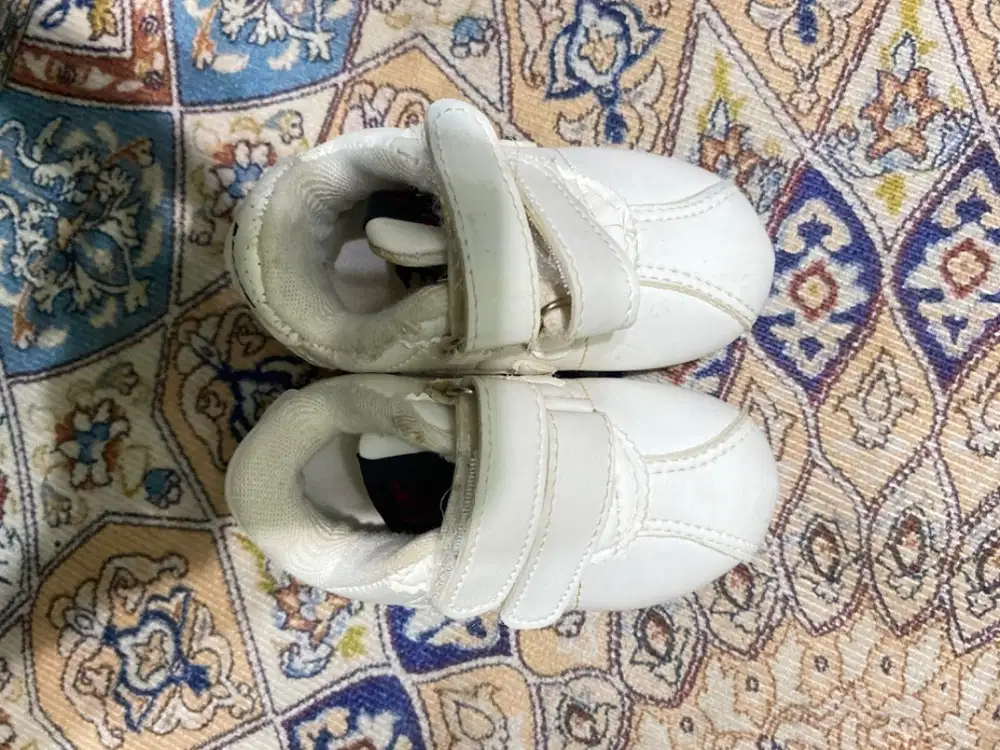 Sepatu anak nike putih size 20