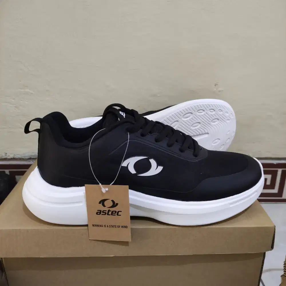 Sepatu astec running hitam original size 45
