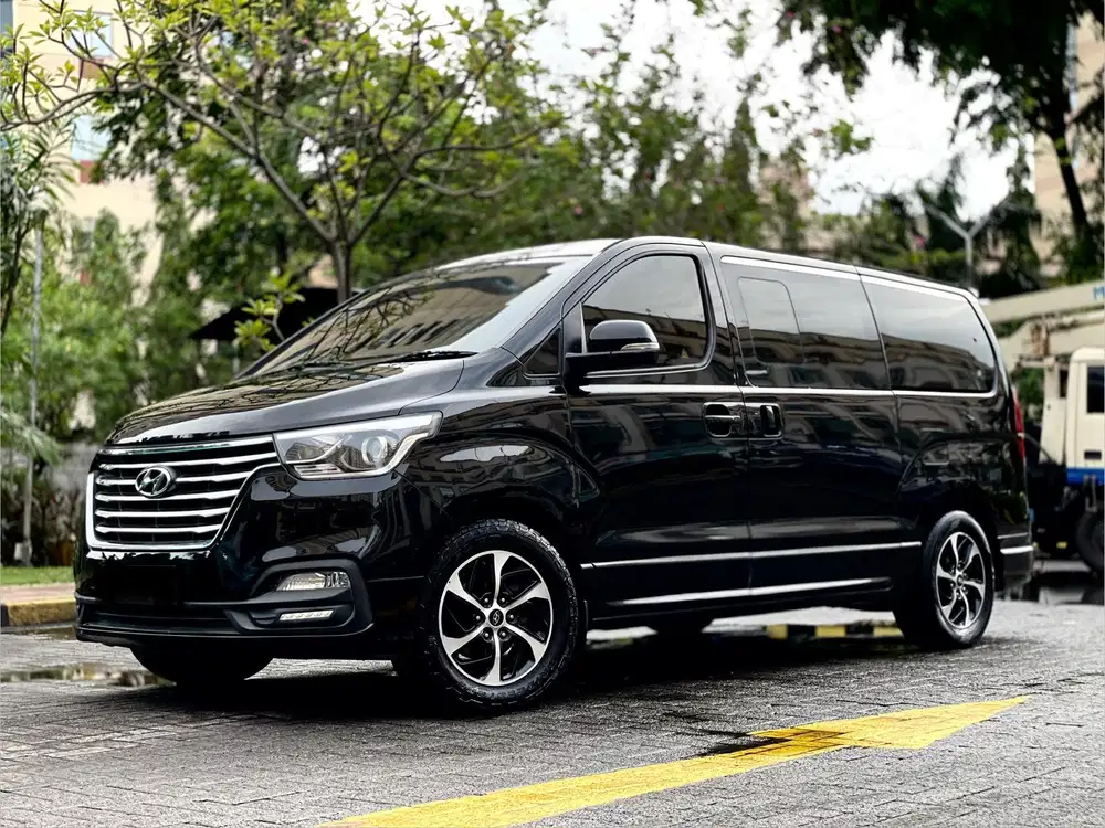 HYUNDAI H1 2.5 ROYALE AT DIESEL 2018 HITAM
