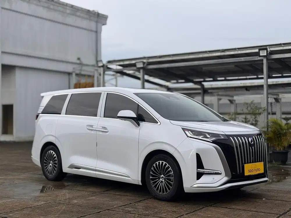 Km 4 Rb !! Denza D9 seperti baru full Orisinil .. interior Brown !!