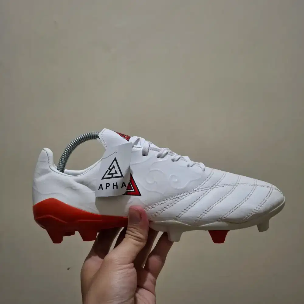 Sepatu bola murmer