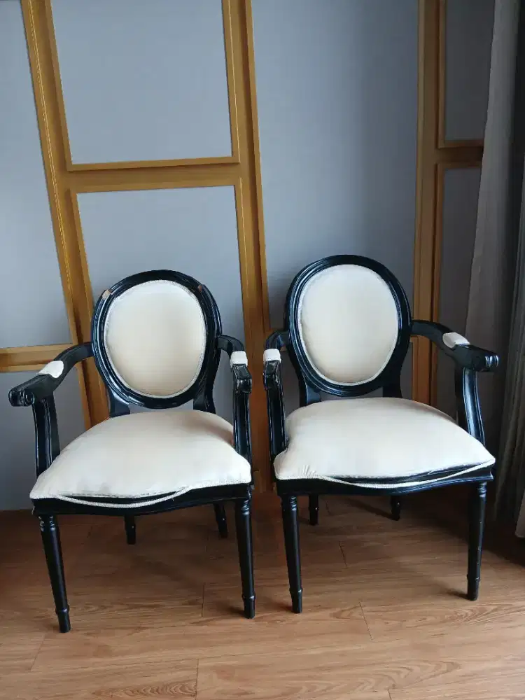 Kursi Armchair Klasik / Kursi Tamu Vintage – 1 Set (2 Unit)