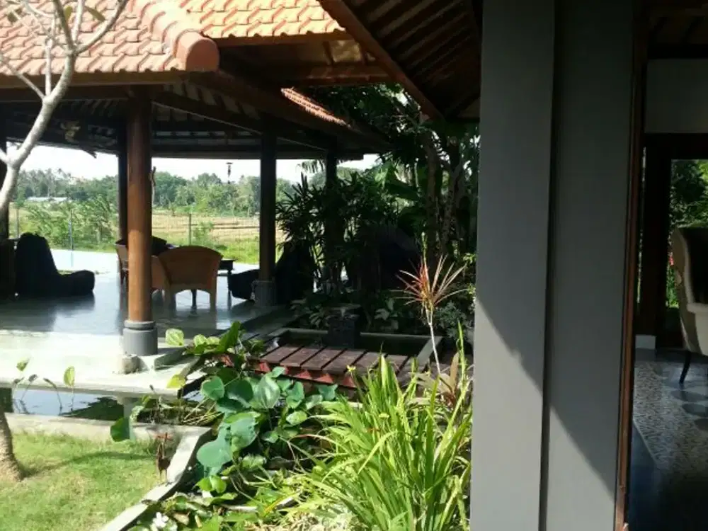 Vila 5 Kamar Tidur yang Luas dan Dikelilingi Pepohonan Hijau di Umalas
