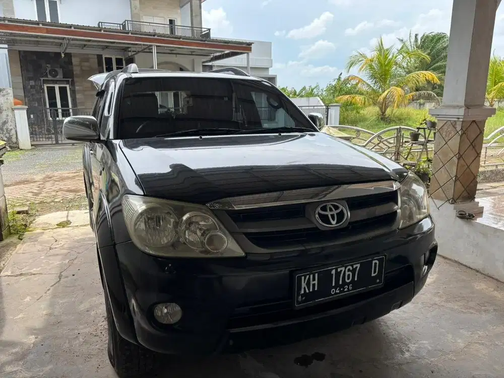 Toyota fortuner generasi pertama (buildup)