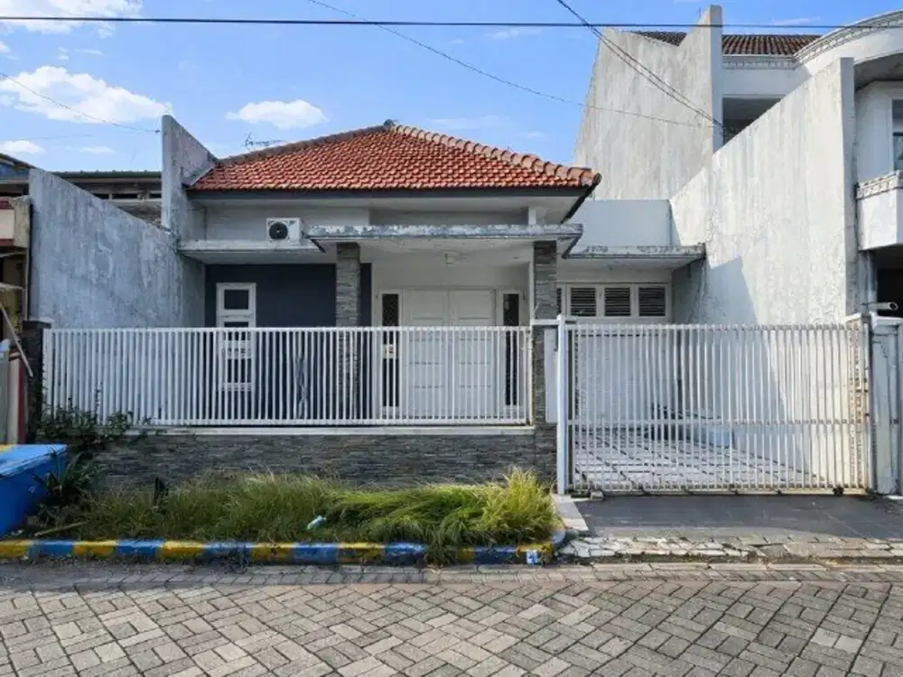 Rumah Kutisari Indah Barat Strategis • Carport