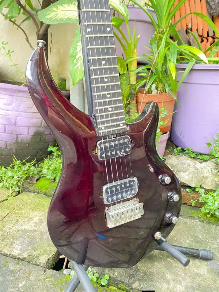 Gitar Musicman Majesty custom