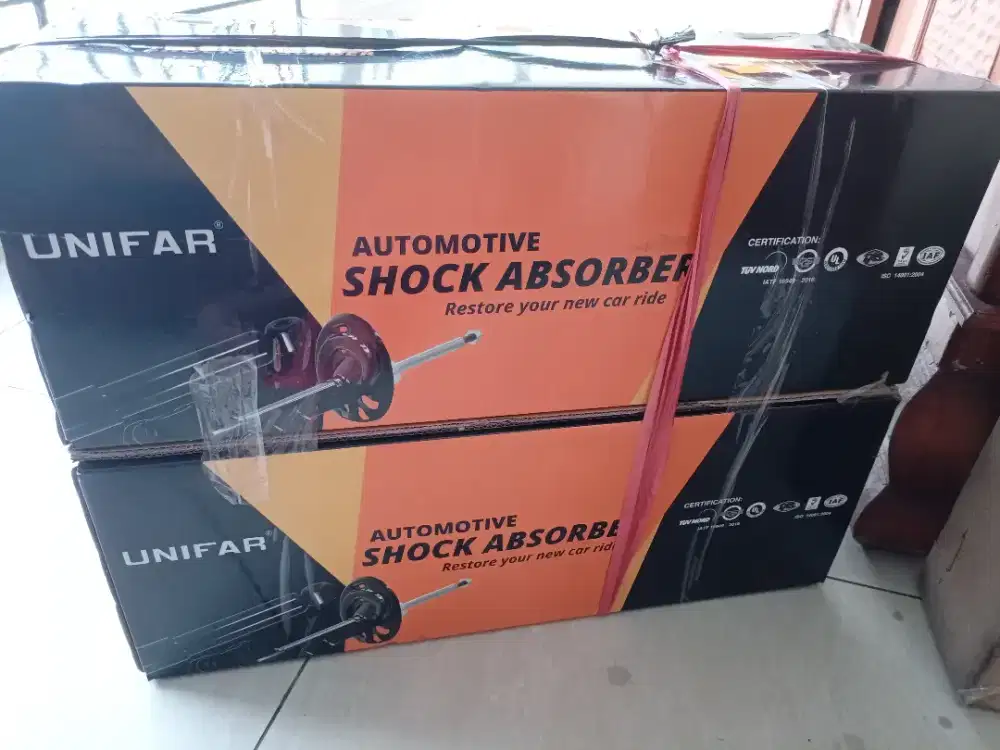 Shockbreaker depan Nisaan Teana J32