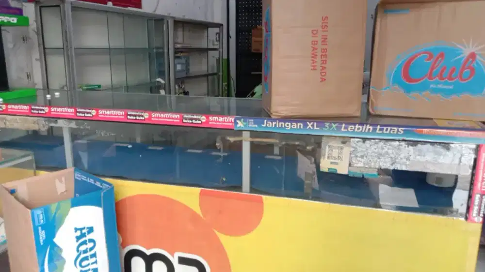 Dijual etalase bekas ada 6