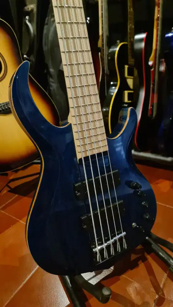 Bass 5string Marcus Miller M2 original BNOB