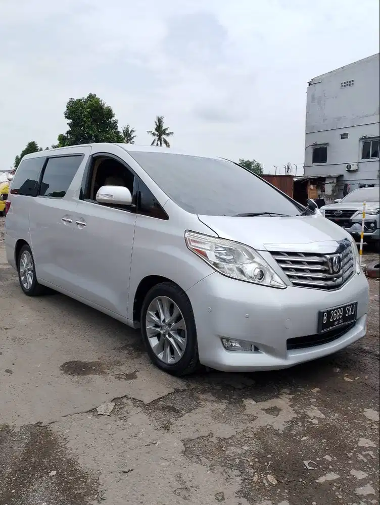 toyota alphard (2011)