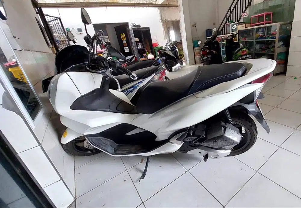 PCX Putih, Tahun 2019, STNK Atas Nama Sendiri, Bisa Pinjam KTP
