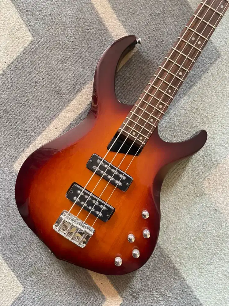 Bass 4string model marcus miller custom preamp aktive