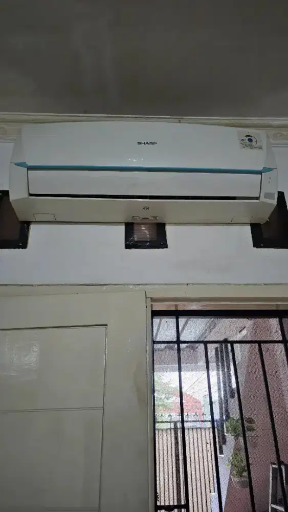 AC SHARP 1 1/2 PK LIKE NEW