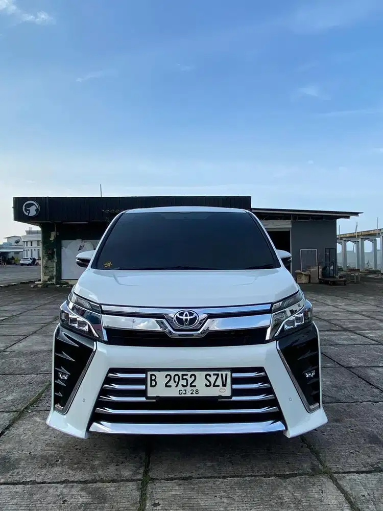(Km Low 60ribu Record) TOYOTA VOXY 2.0 AT 2018