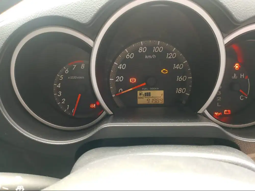 toyota kijang innova (2011)