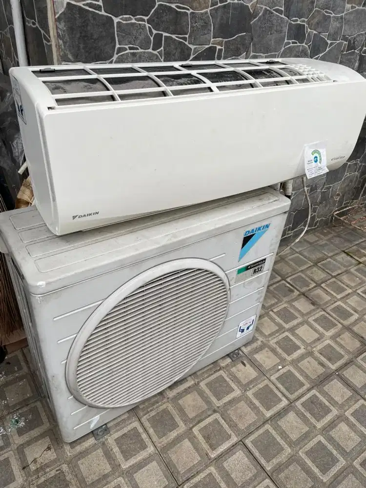 Dijual AC Bekas Merek Daikin