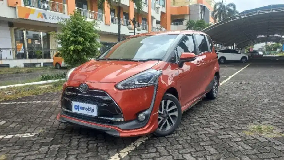 DP MURAH - Toyota Sienta 1.5 Q Bensin AT 2017 Orange