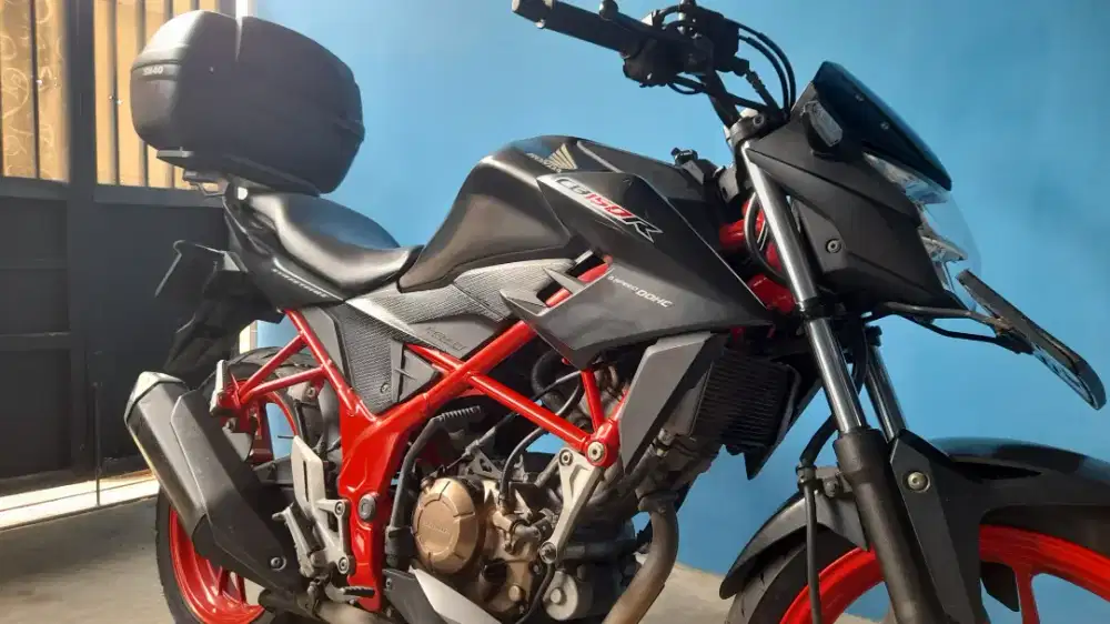 Dijual Honda CB150R Streetfire Black Raptor Low KM 2016