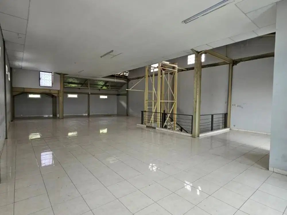 DIJUAL dibwh hrga pasaran RUMAH KURDI 3 Lantai (moh toha) bandung; ada Lift brg LN