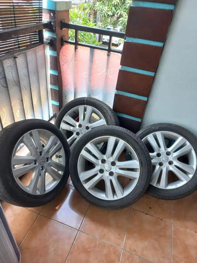 Ban & velg OEM mobil Jazz Rs r16