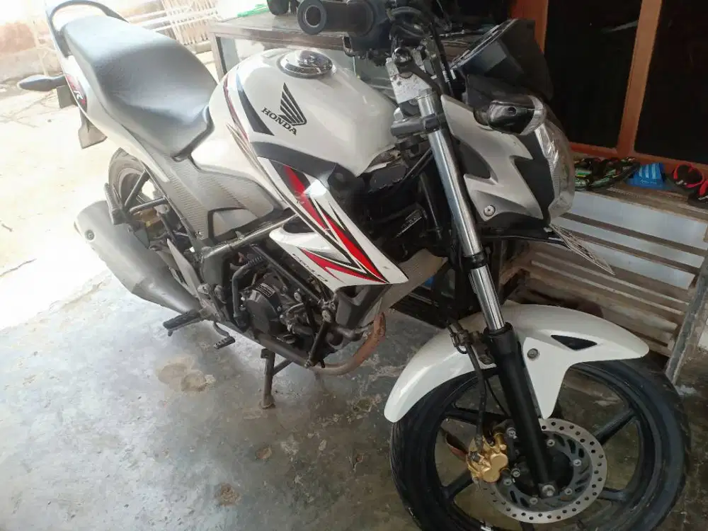 Montor Cb stretfire 150r