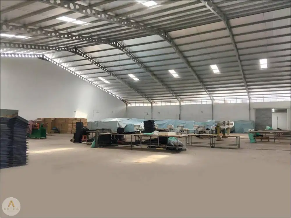 Gudang Luas Strategis di Industri Cibaligo Cimahi Masuk Kontainer