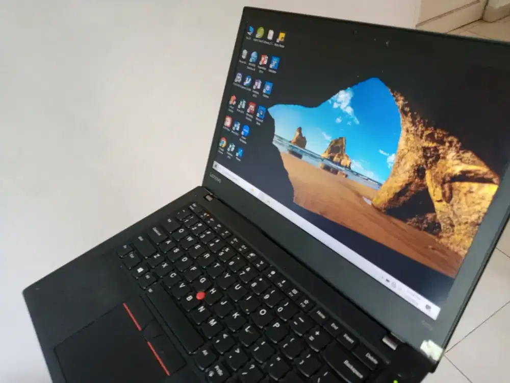 Laptop lenovo T470 i5 ram 8 ssd 256 ngebut