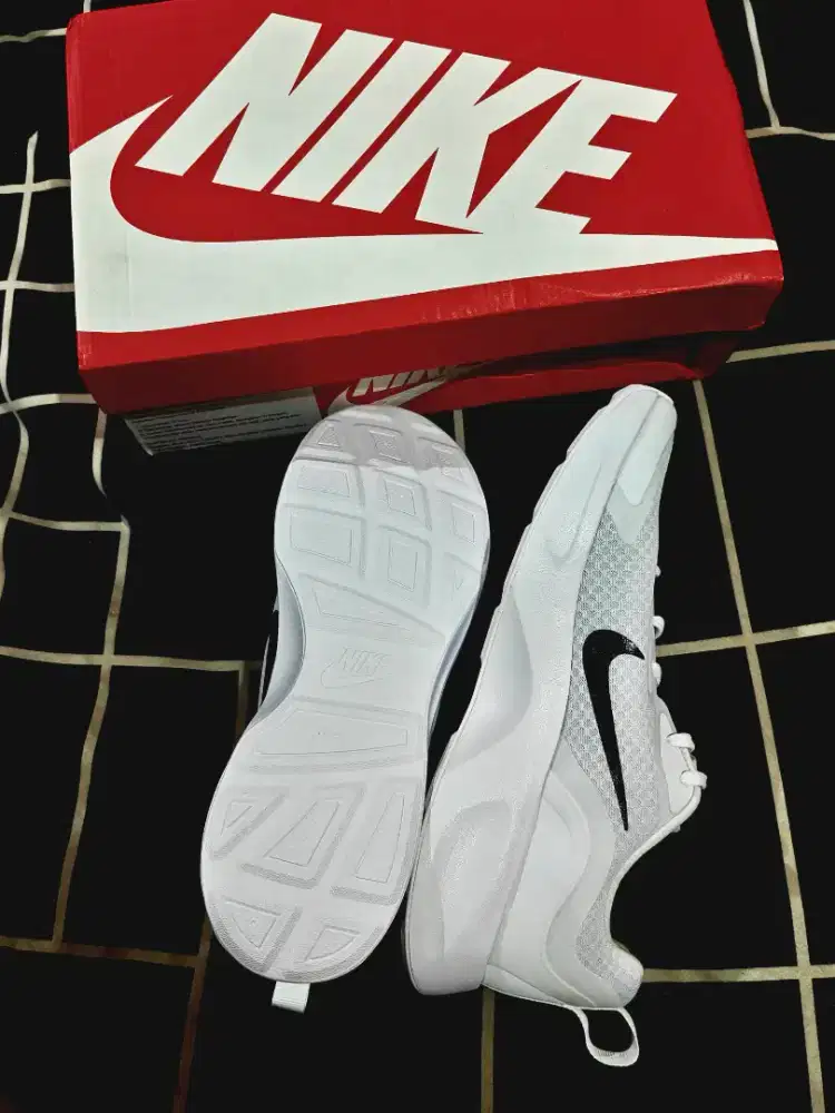 Sepatu nike ori