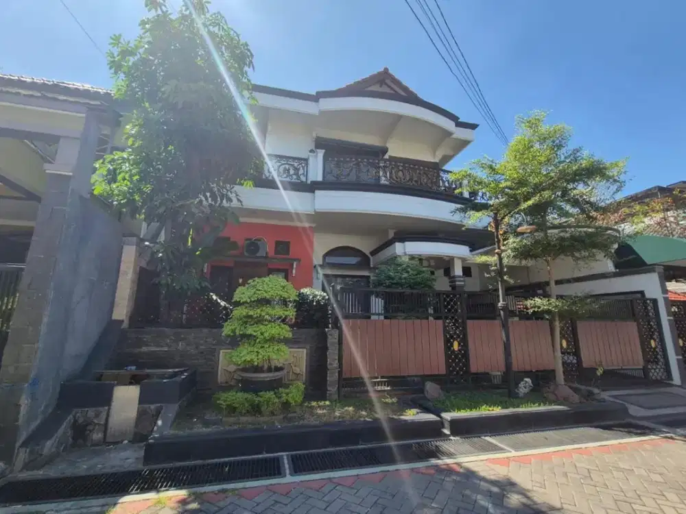 RUMAH MEWAH CLASSIC DI KEBONSARI ELVEKA