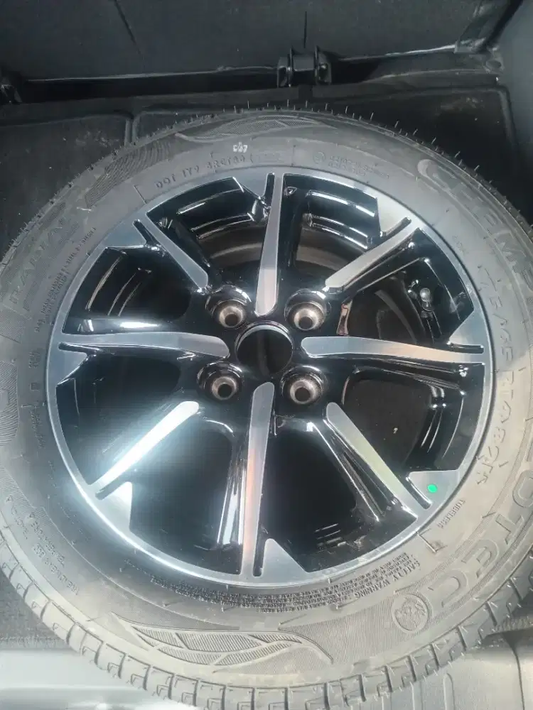 Jual velg standart calya 2024 (baru) + Ban (baru)