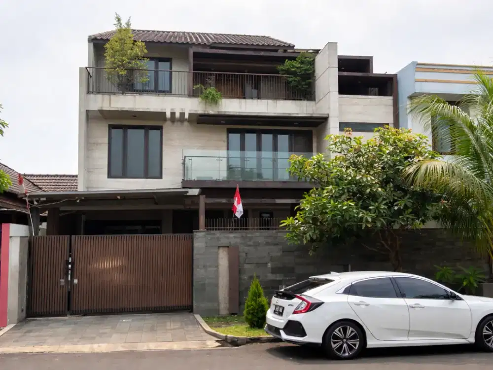Rumah Mewah Gading Serpong 3 Lantai SHM 624M² Kolam Renang Indoor
