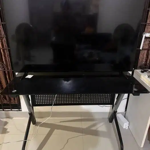 Meja Kaca Hitam Tempered Glass