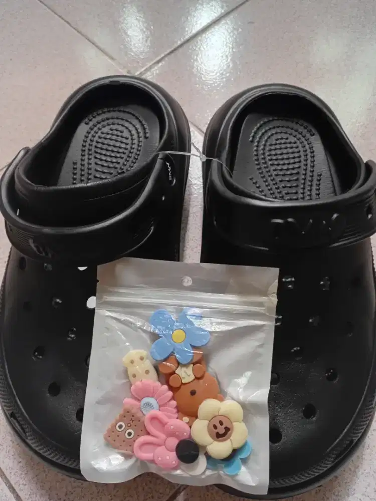 Sandal alas kaki tinggi kondisi baru bukan bekas