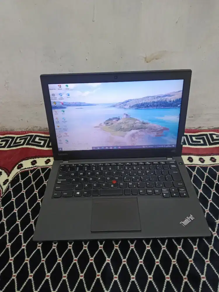 Lenovo Thinkpad X240 intel core i5 Gen 4 ram 8gb SSD 180gb mulus awet