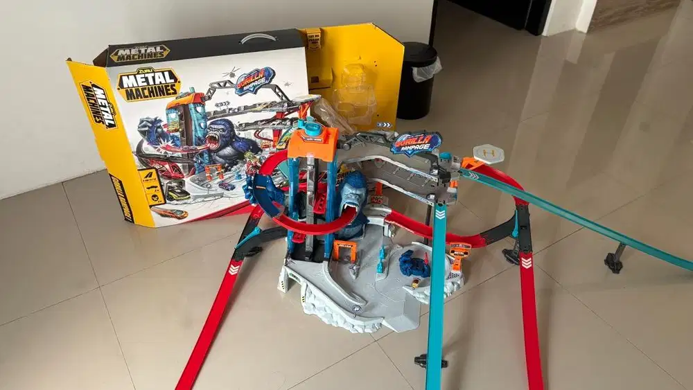 Zuru Metal Machine Gorilla Rampage Garage
